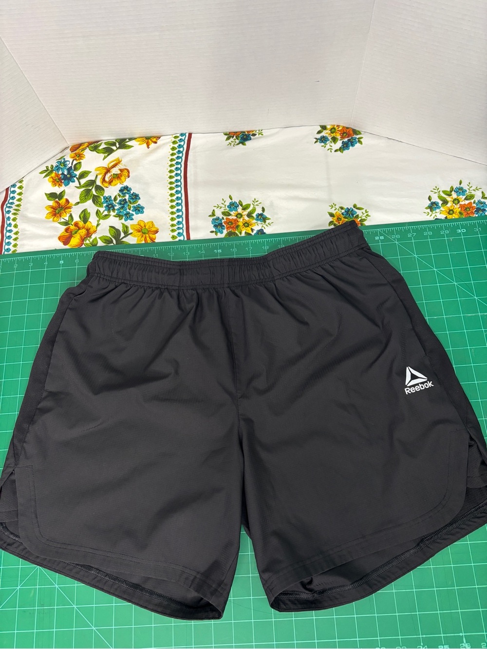 Reebok Black Men’s Athletic Shorts White Logo Zipper Mini Pocket Elastic Waist